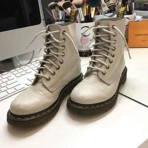 dr martens boots size 6